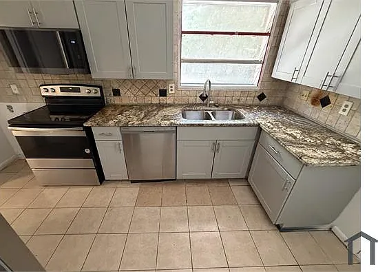 5504 Trail Lake Dr — Photo 2