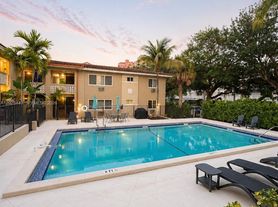 125 Edgewater Dr