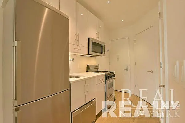 Rented by REAL New York | media 19