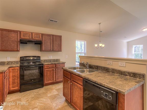 4th image of 130 Evvalane Dr