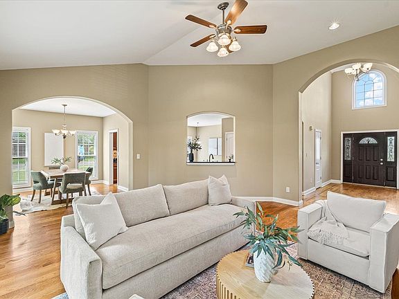 2nd image of 2836 Palisades Ct