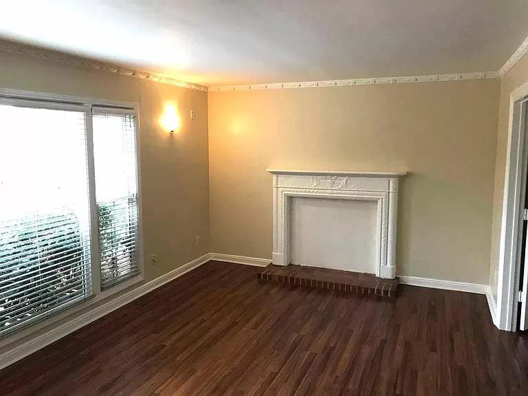 Decorative mantle