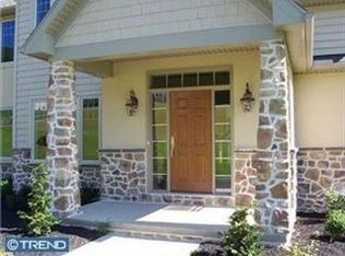 13 Stingray Dr, Reading, PA 19608