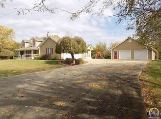 6288 Ridge View Dr, Ozawkie, KS 66070