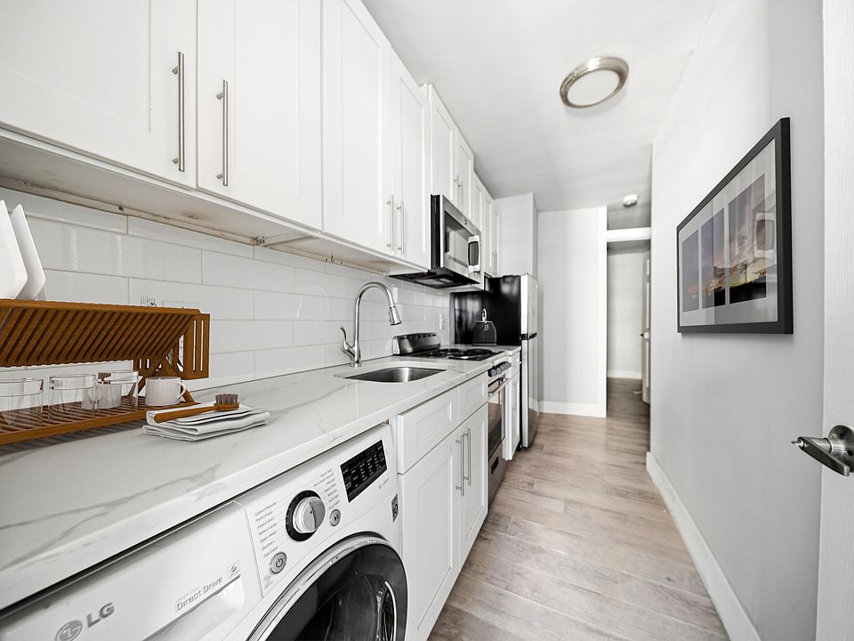 1st image of 450 W 46th St APT 4FE