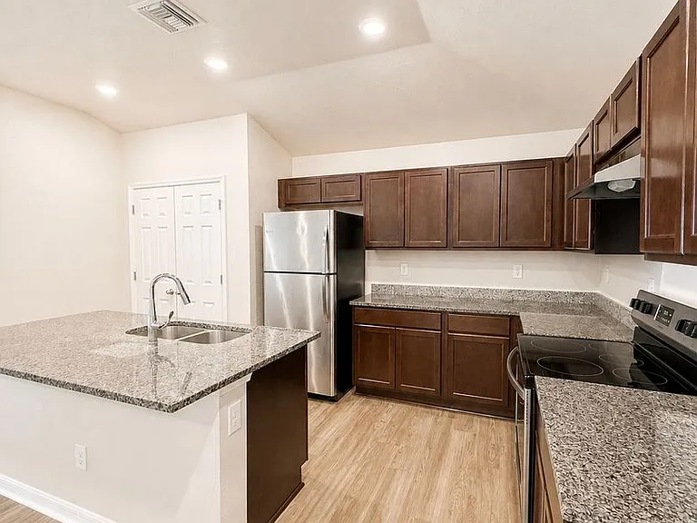 361 Greenbriar Blvd — Photo 8