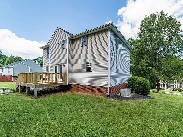 72 Viking Dr — Photo 9