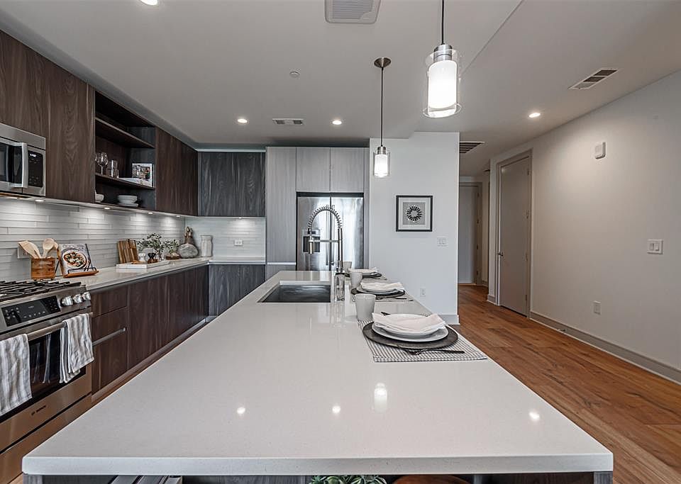1st image of 3410 Montrose Blvd #1412