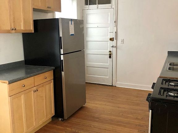 3rd image of 4400 N Winchester Ave #4410-52