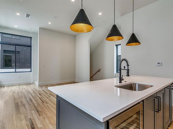 4th image of 5609 Live Oak St #302