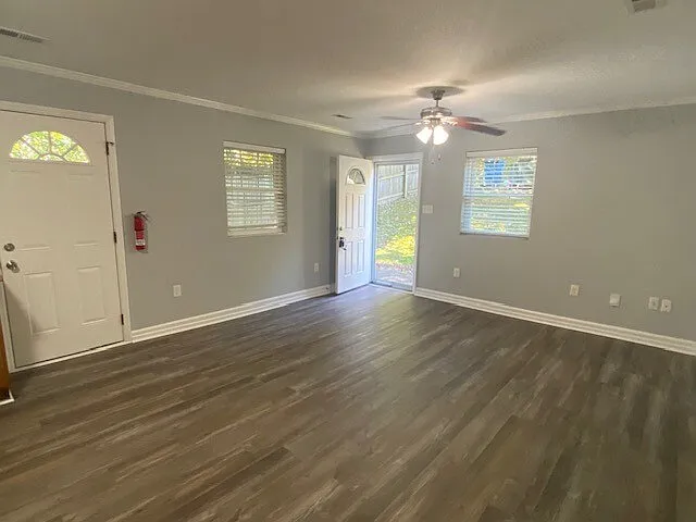 2 bed, 1.0 bath, 750 sqft, $1,100 — Photo 2