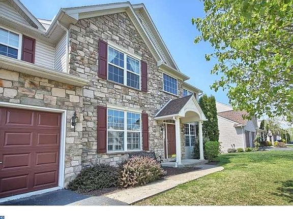 4th image of 419 Mountain Blvd