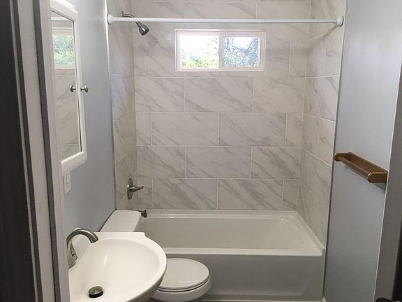 3rd image of 1218 Cliffside Dr #1