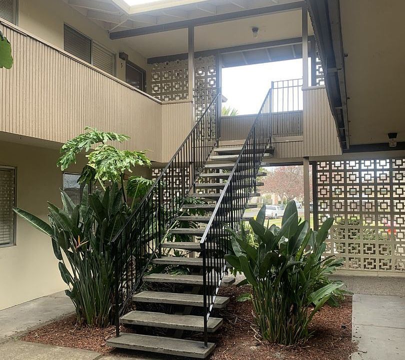 2nd image of 611 Palma Dr APT 9