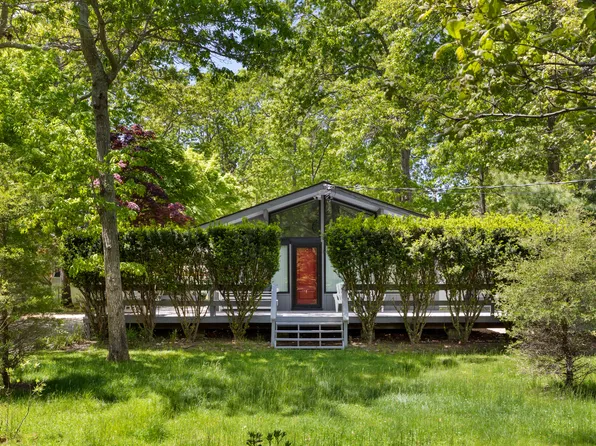 https://photos.zillowstatic.com/fp/d22289801360d31a83676bf8f5e0ca9b-p_e.webp
