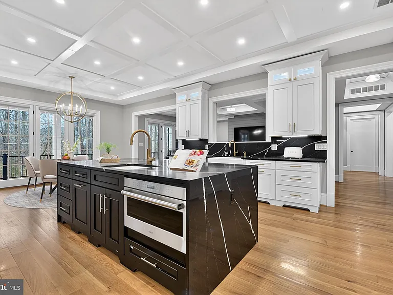 7002 River Oaks Dr — Photo 8