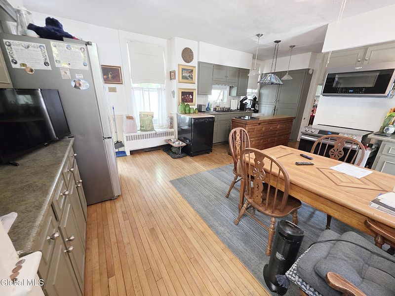 3rd image of 33 Abbott Street