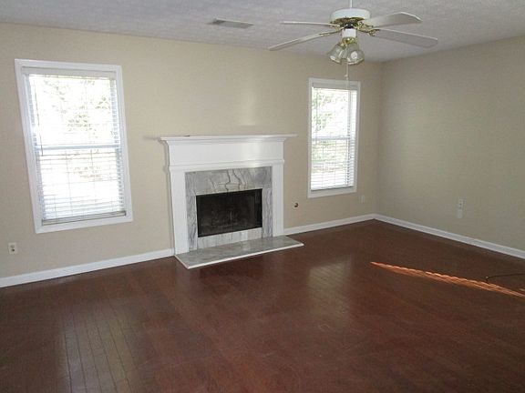 3rd image of 485 Sterling Pointe Ct