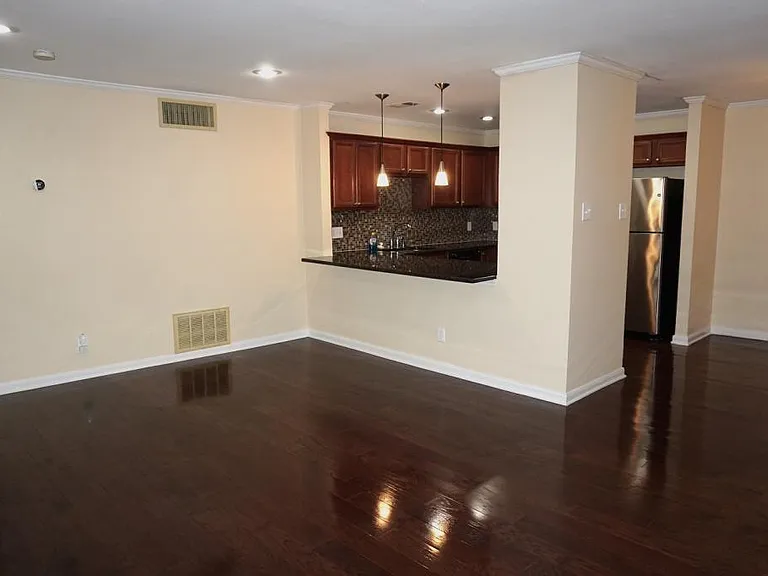 100 Lorenz Rd — Photo 2