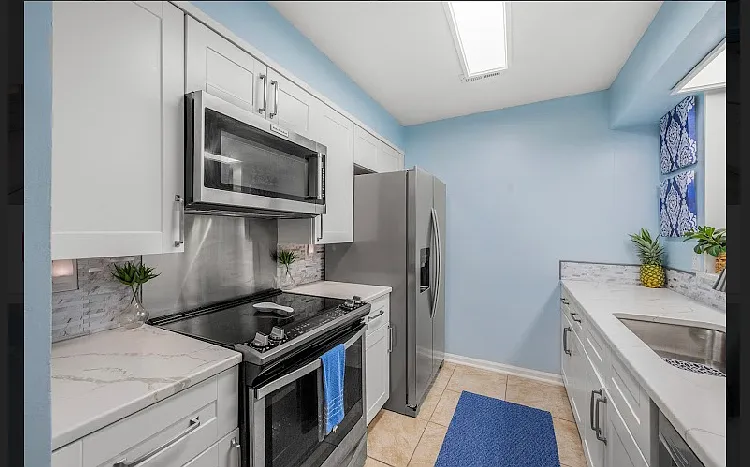 403 71st Ave N #13 — Photo 7