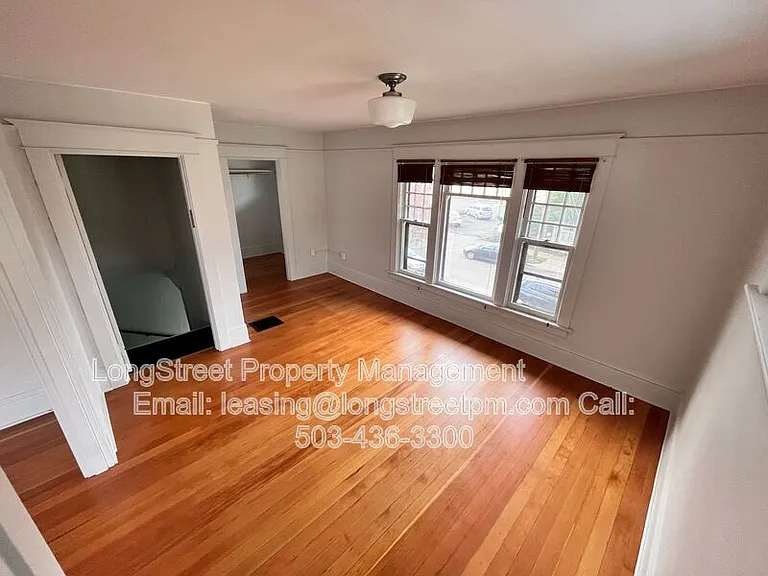 3819 SE Washington St — Photo 4