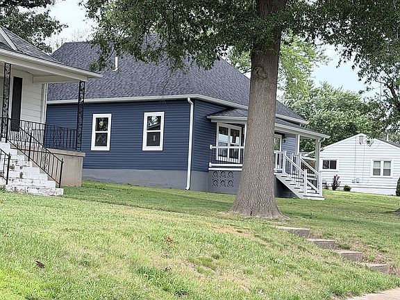 3rd image of 727 Moore St