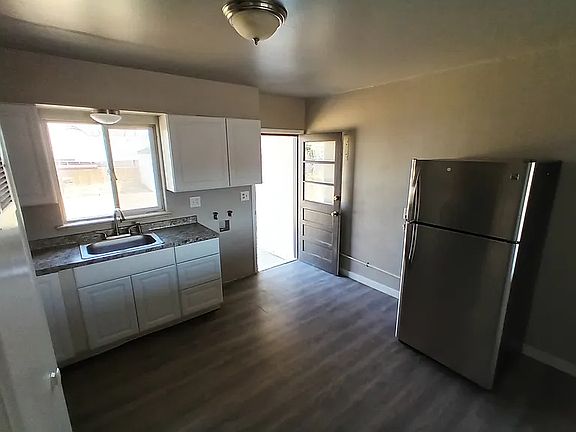 4th image of 910 N Glendale Ave