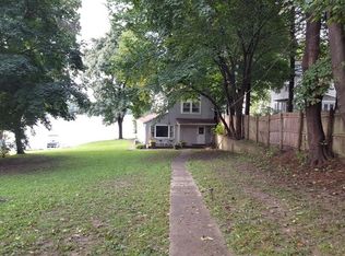 1109 Rocky Beach Rd, Johnsburg, IL 60051