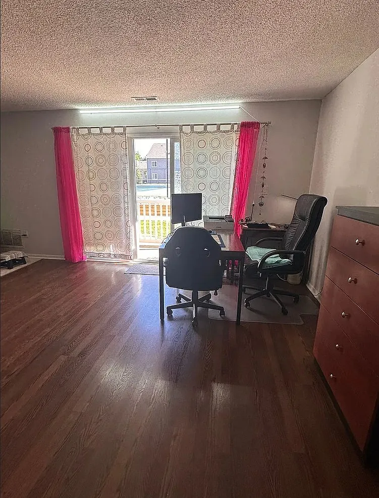2 bed, 1050 sqft, $2,450 — Photo 4