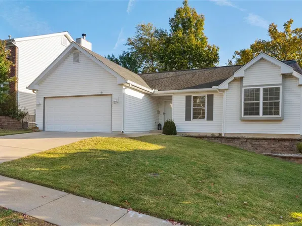 679 Summer Top Cir, Fenton, MO 63026