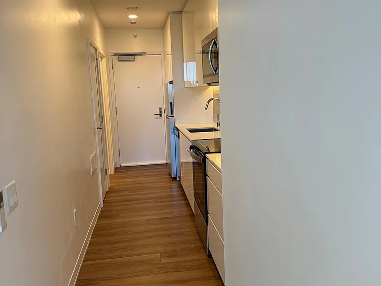 987 Queen St #3807 — Photo 8