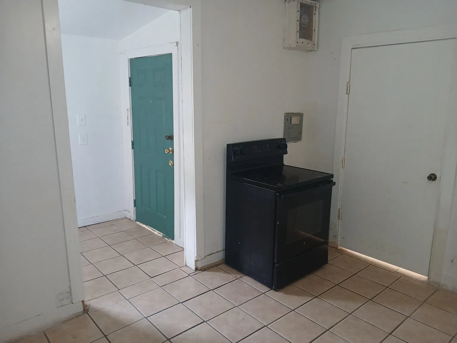 112 Douglas Way St — Photo 1