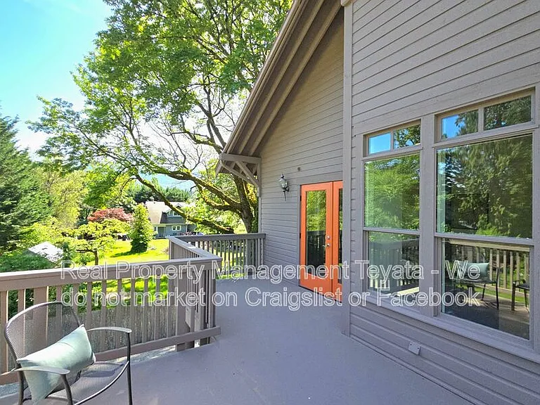 5560 Hillard Rd — Photo 4