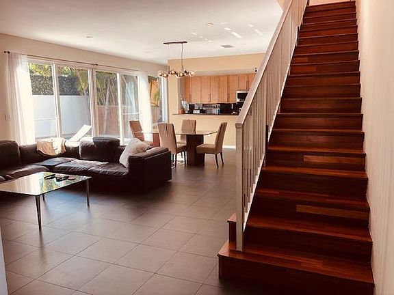 2nd image of 2942 Catalina St #0