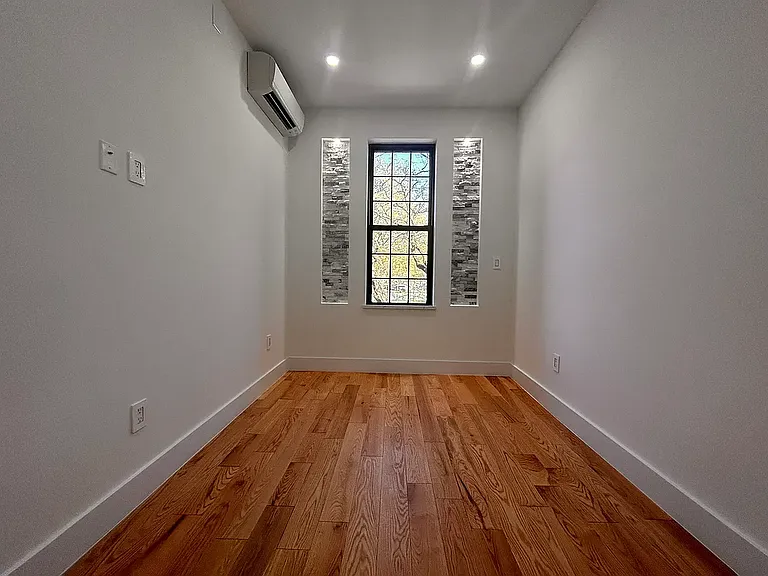 71 Schaefer St #2B — Photo 8