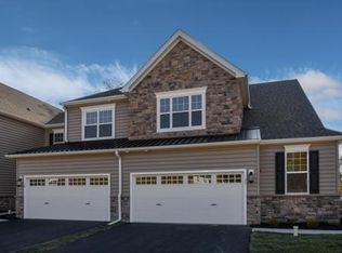 32 Sandy Run Cir, Fort Washington, PA 19034