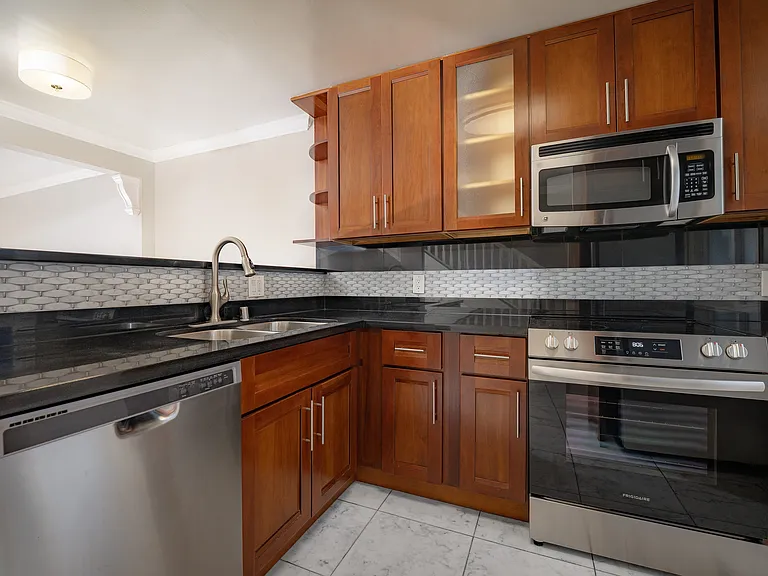 Tam #12 kitchen1