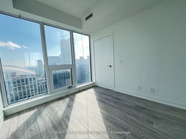 55 Mercer St #1201, Toronto, ON M5V 1H2