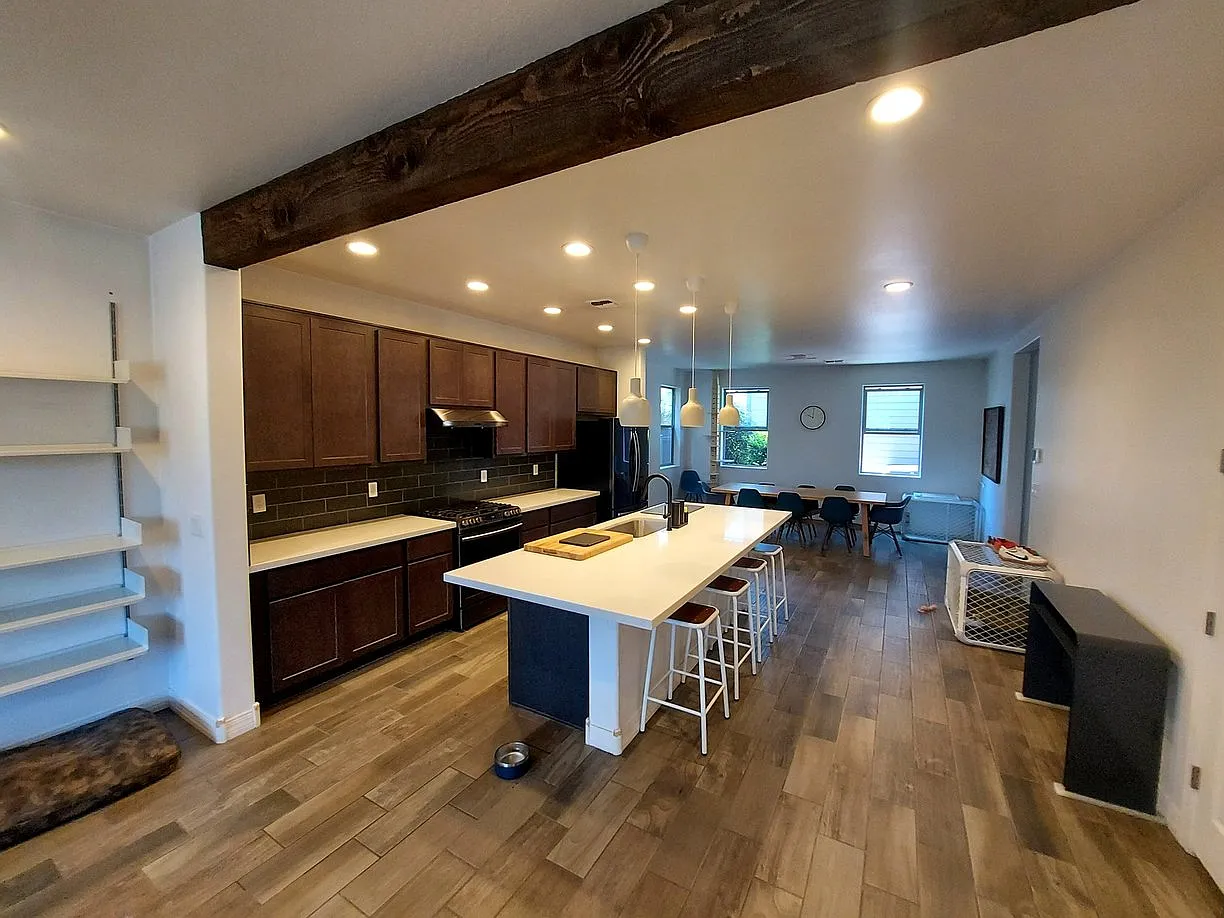 4 bed, 3.5 bath, 2701 sqft, $3,200 — Photo 3