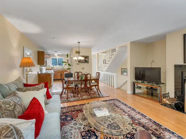 2 Thornhill Road, Stratham, NH 03885