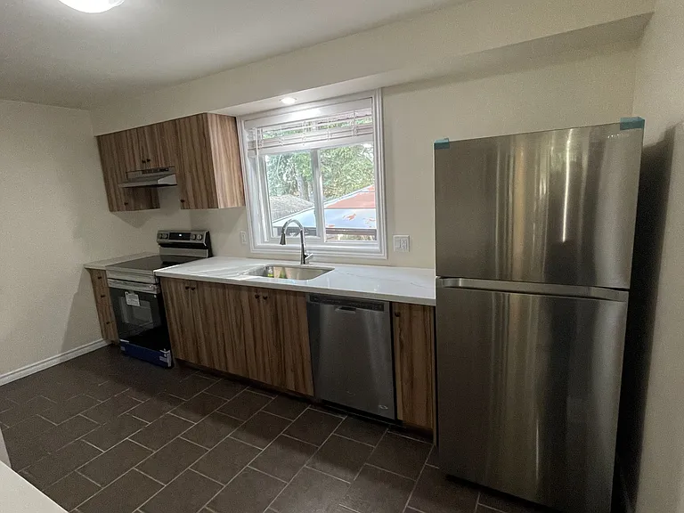 37 E Rutherford Dr #MAIN FLOOR — Photo 7