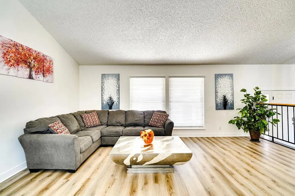 864 E Eldorado Ln — Photo 4