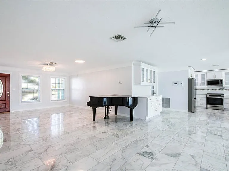551 Crystal Dr — Photo 30