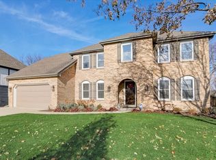 933 Eddystone Cir, Naperville, IL 60565