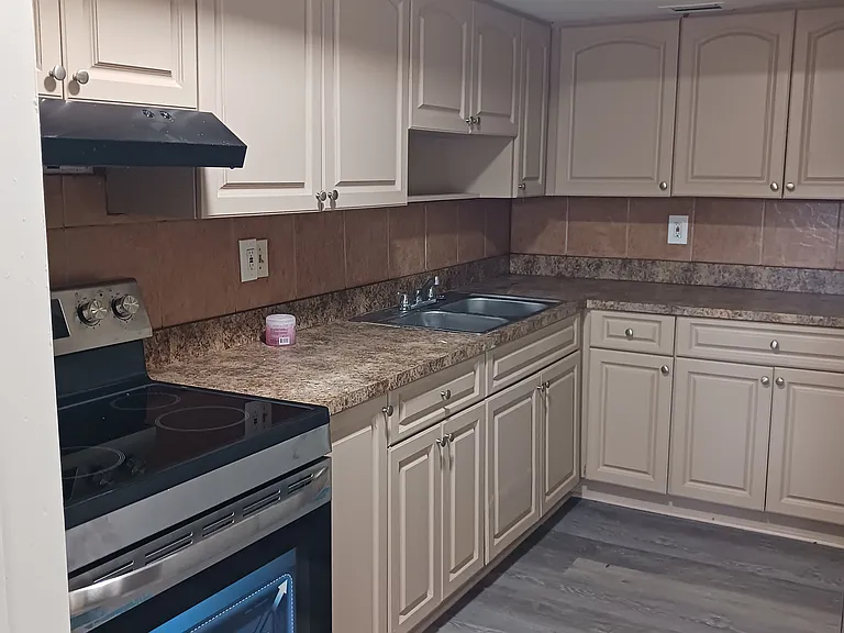 2107 NW 59th Ter #60-E — Photo 3