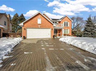 177 Amberly Blvd, Hamilton, ON L9G 3V3