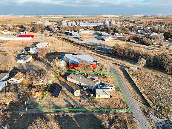4th image of 425 Caddo Pl