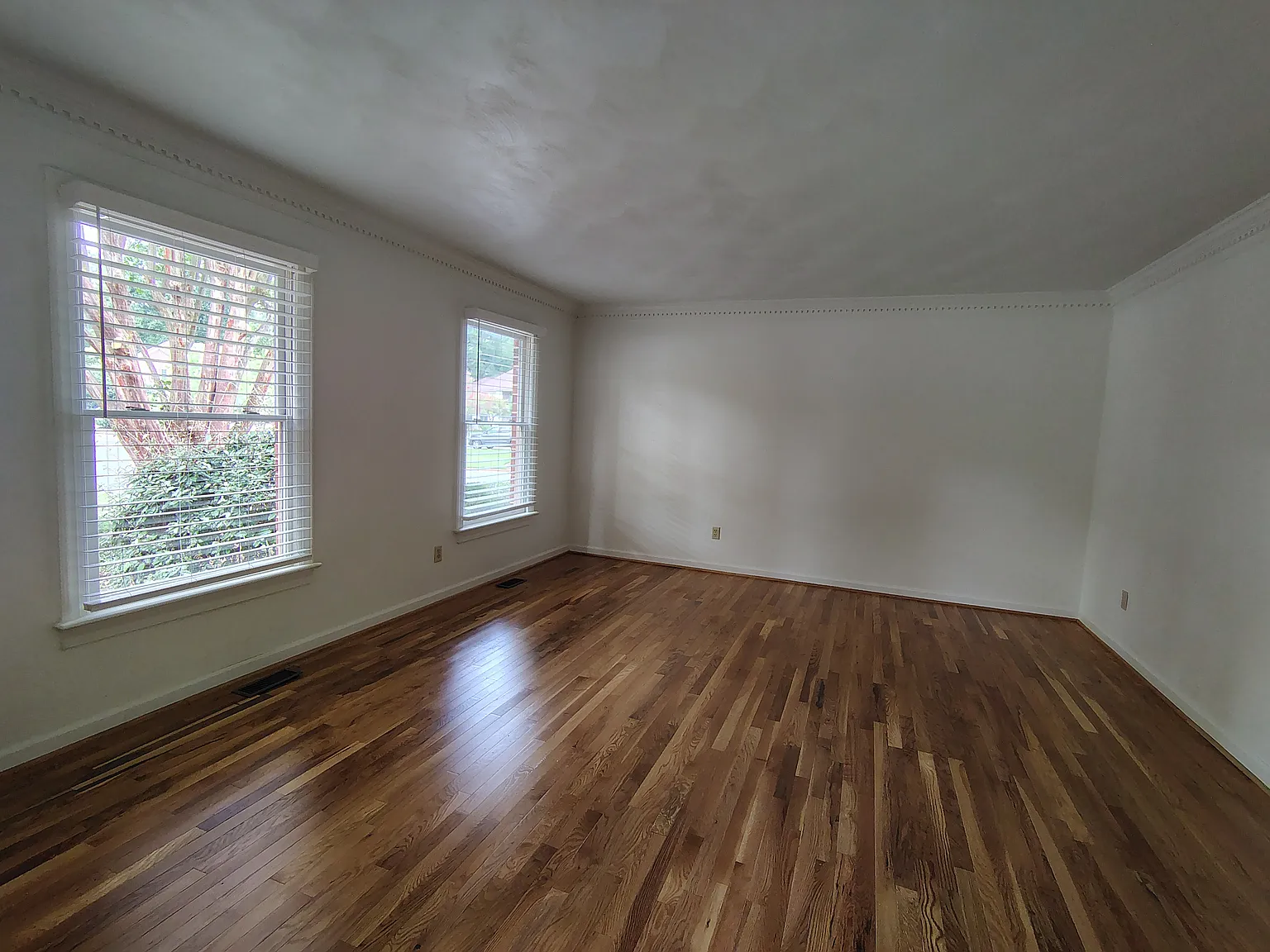 4 bed, 3287 sqft, $4,200 — Photo 3