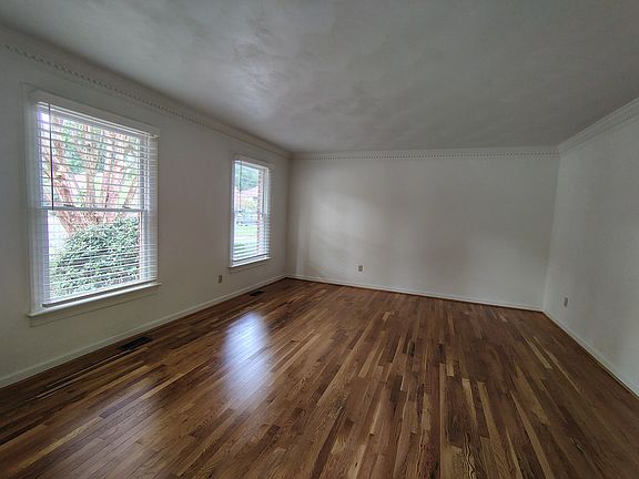 5th image of 1704 Hurlingham Ct