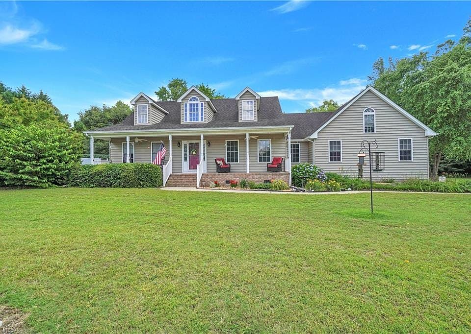 1st image of 208 Rountree Cres
